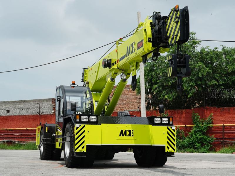 Tree removal crew working near Iowa City